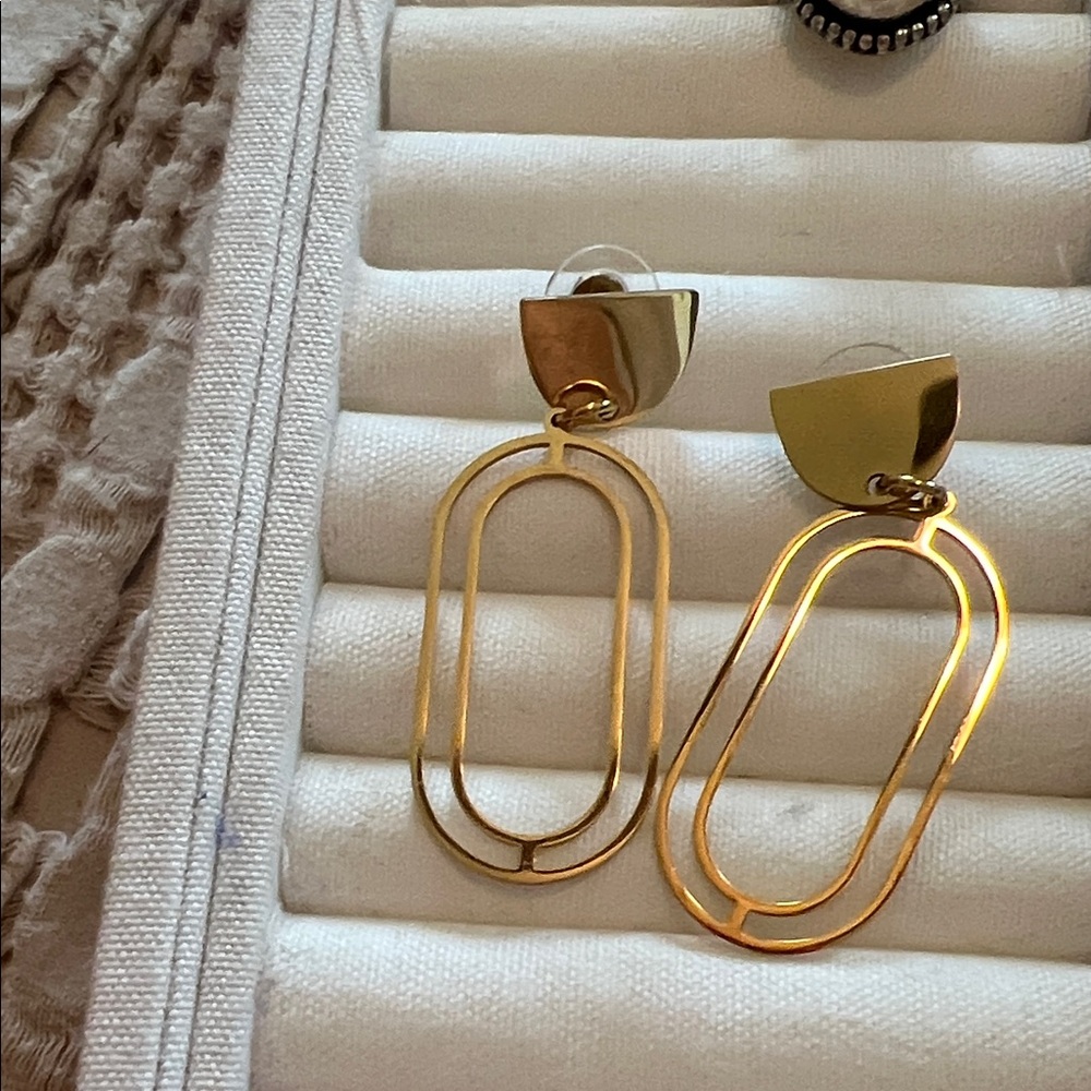Elegant Kinsley Armelle Gold Geometric Earrings